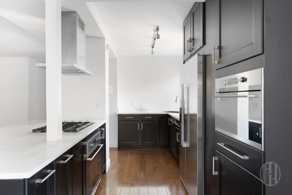 77 West 55th Street, Unit 16B photo 6