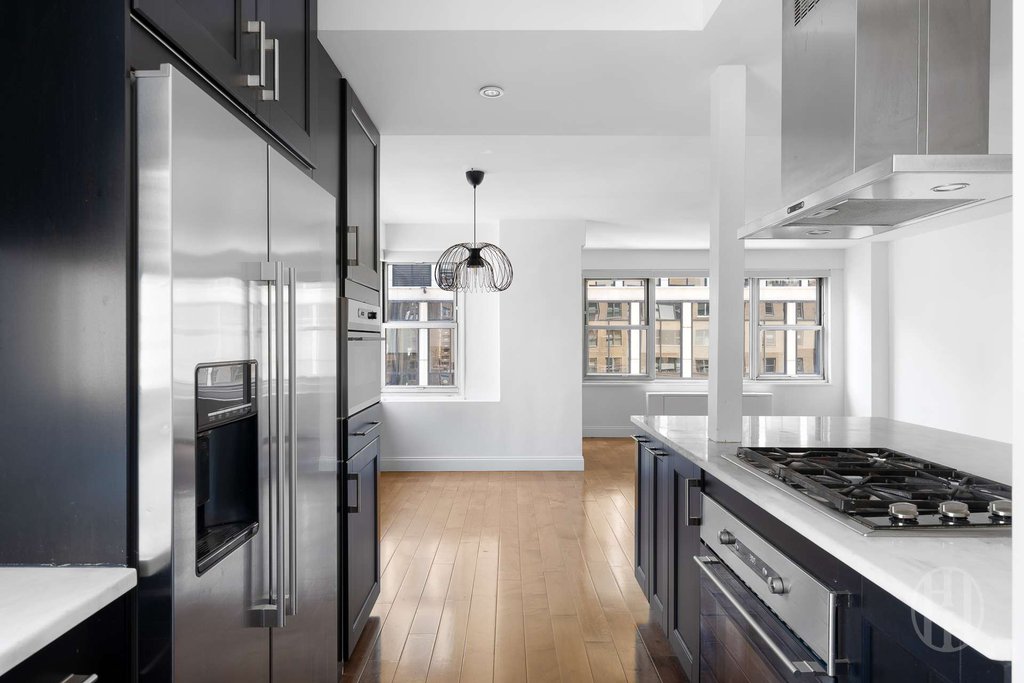 77 West 55th Street, Unit 16B photo 12