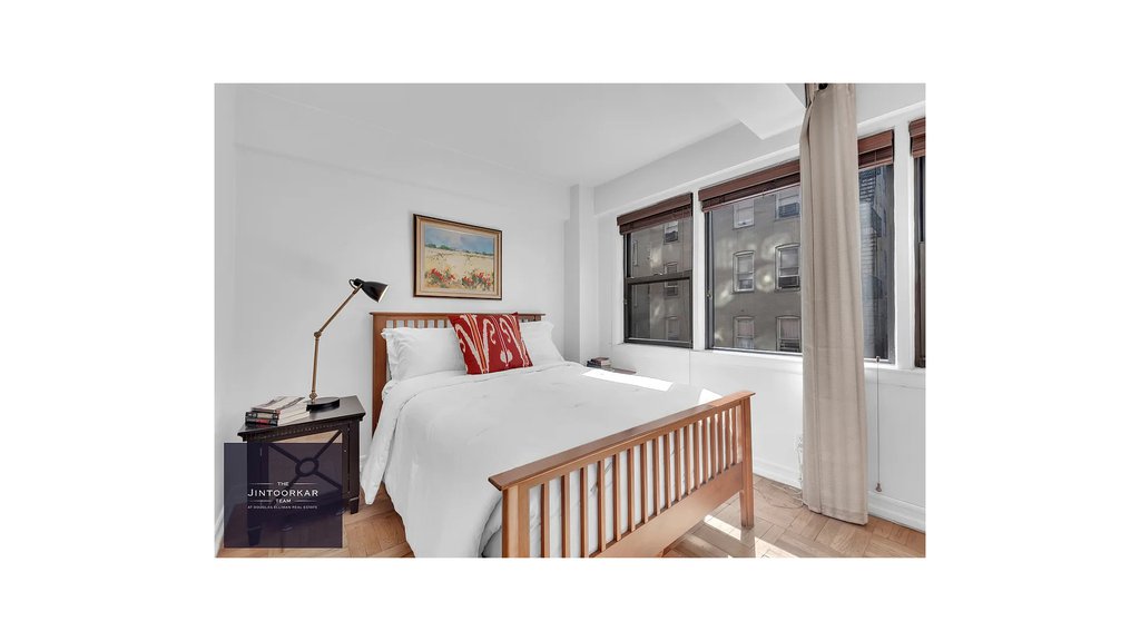 220 East 67th Street, Unit 4B photo 4