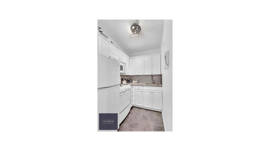220 East 67th Street, Unit 4B photo 5