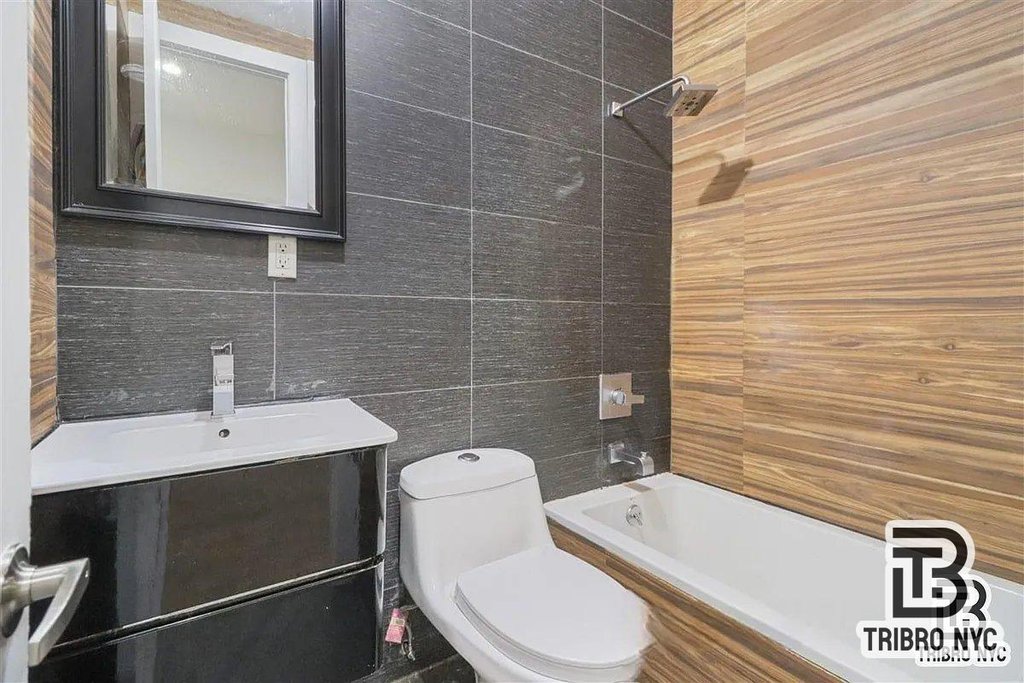 558 Kosciuszko Street, Unit 2 photo 5