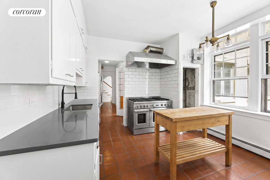 42A Monroe Place, Unit UPPER photo 9