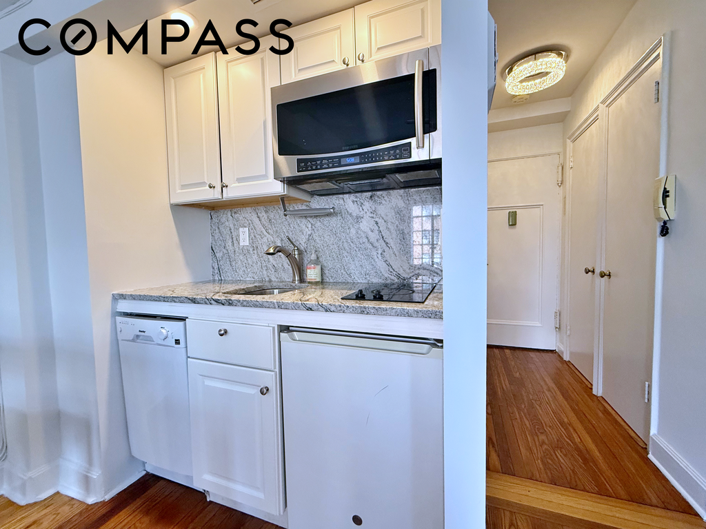 25 Tudor City Place, Unit 1502 photo 5