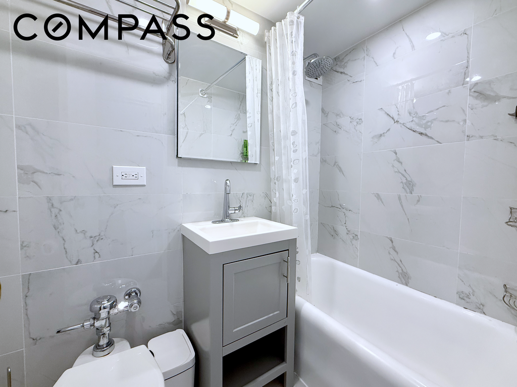25 Tudor City Place, Unit 1502 photo 6