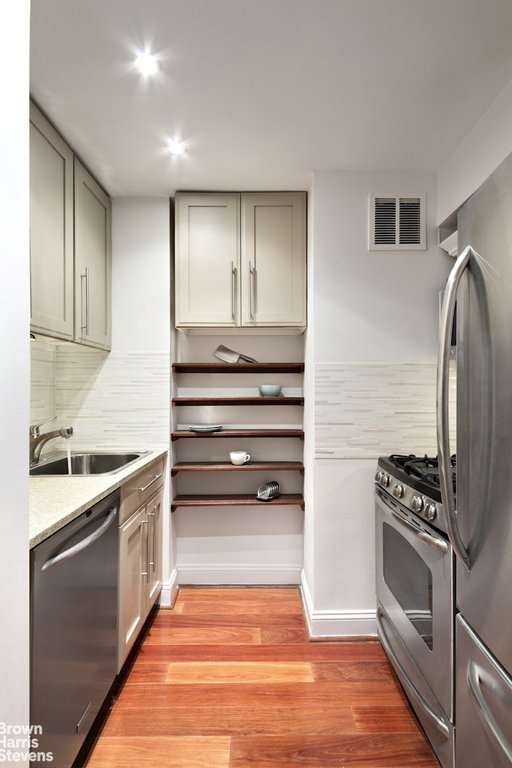 310 East 46th Street, Unit 11S photo 5