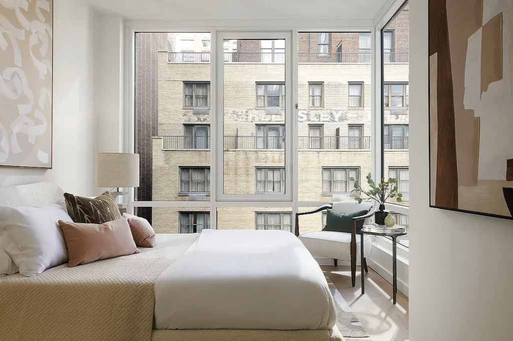 135 East 47th Street, Unit 3D photo 3