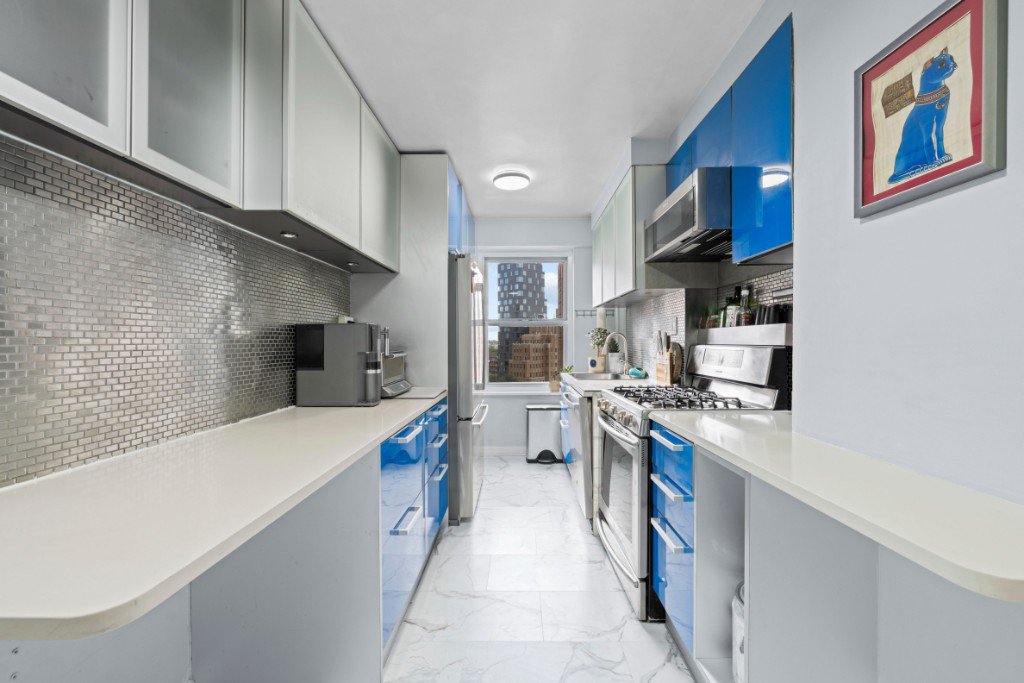 385 Grand Street, Unit L1101 photo 9