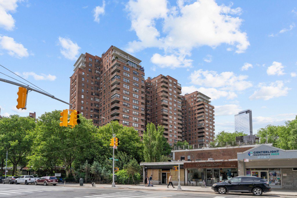 385 Grand Street, Unit L1101 photo 21