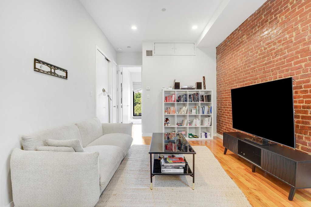156 Pulaski Street, Unit 2B
