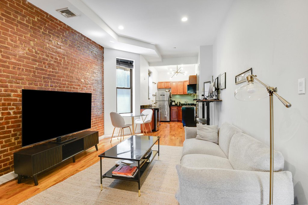 156 Pulaski Street, Unit 2B photo 2