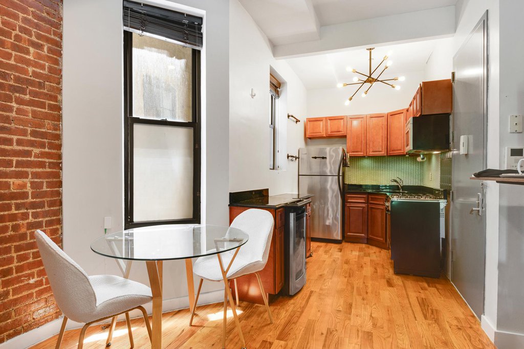 156 Pulaski Street, Unit 2B photo 3