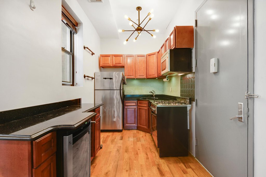 156 Pulaski Street, Unit 2B photo 4