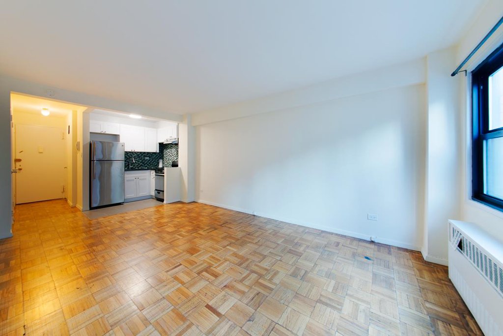 335 East 51st Street, Unit 8C photo 3