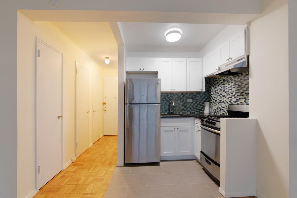 335 East 51st Street, Unit 8C photo 4