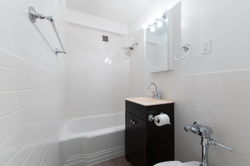 335 East 51st Street, Unit 8C photo 5