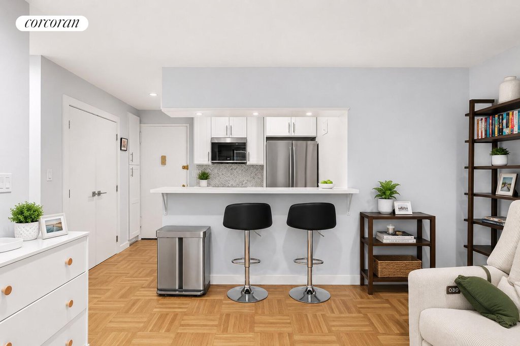 209 East 56th Street, Unit 7G photo 3