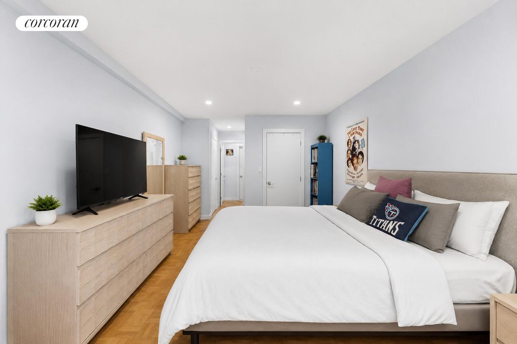 209 East 56th Street, Unit 7G photo 6
