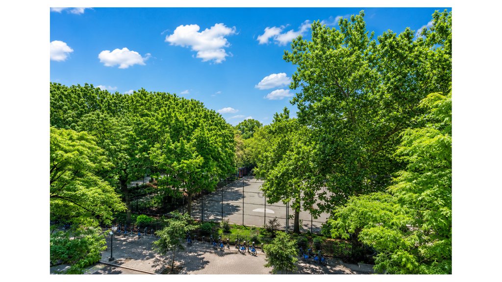 307 East 10th Street – For Sale photo 2