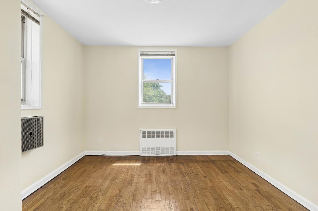 46-01 39th Avenue, Unit 503 photo 4