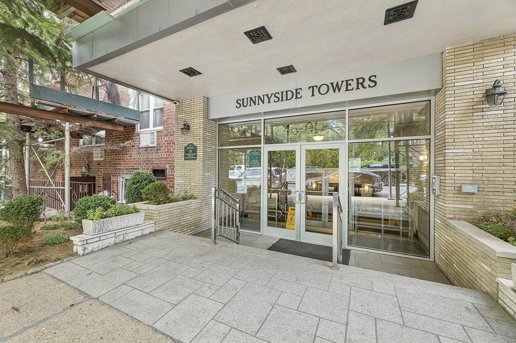 46-01 39th Avenue, Unit 503 photo 8