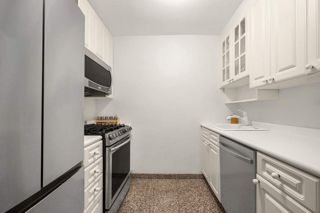 420 East 64th Street, Unit E5F photo 6