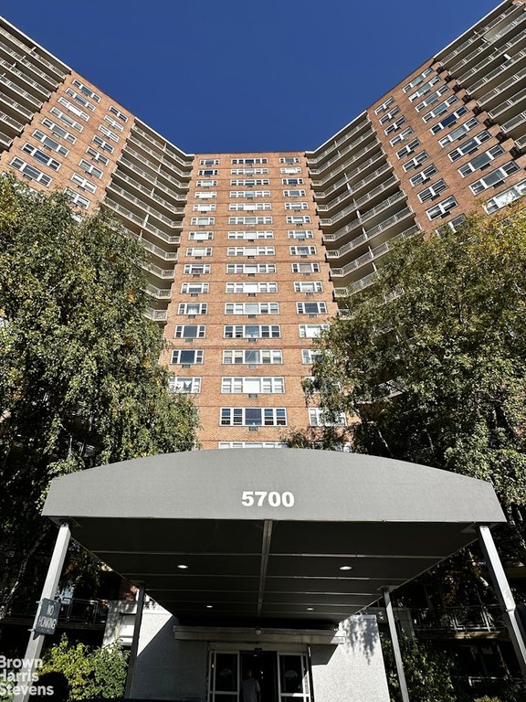 5700 Arlington Avenue, Unit 19M