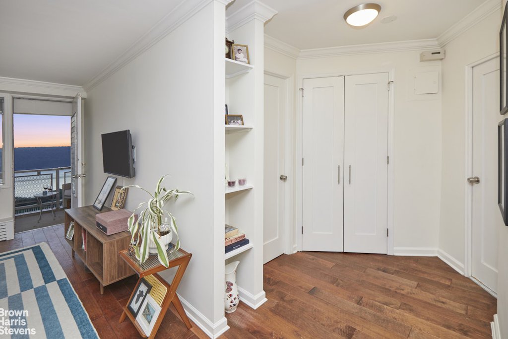 5700 Arlington Avenue, Unit 19M photo 8