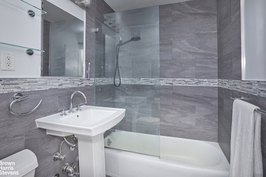 5700 Arlington Avenue, Unit 19M photo 9