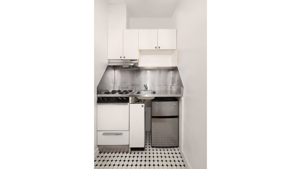 345 East 19th Street, Unit 3B photo 6