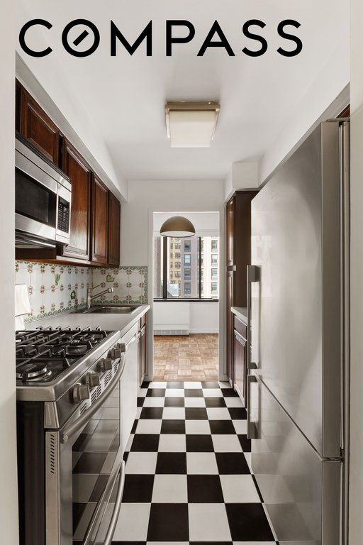 900 Park Avenue, Unit 8D photo 6