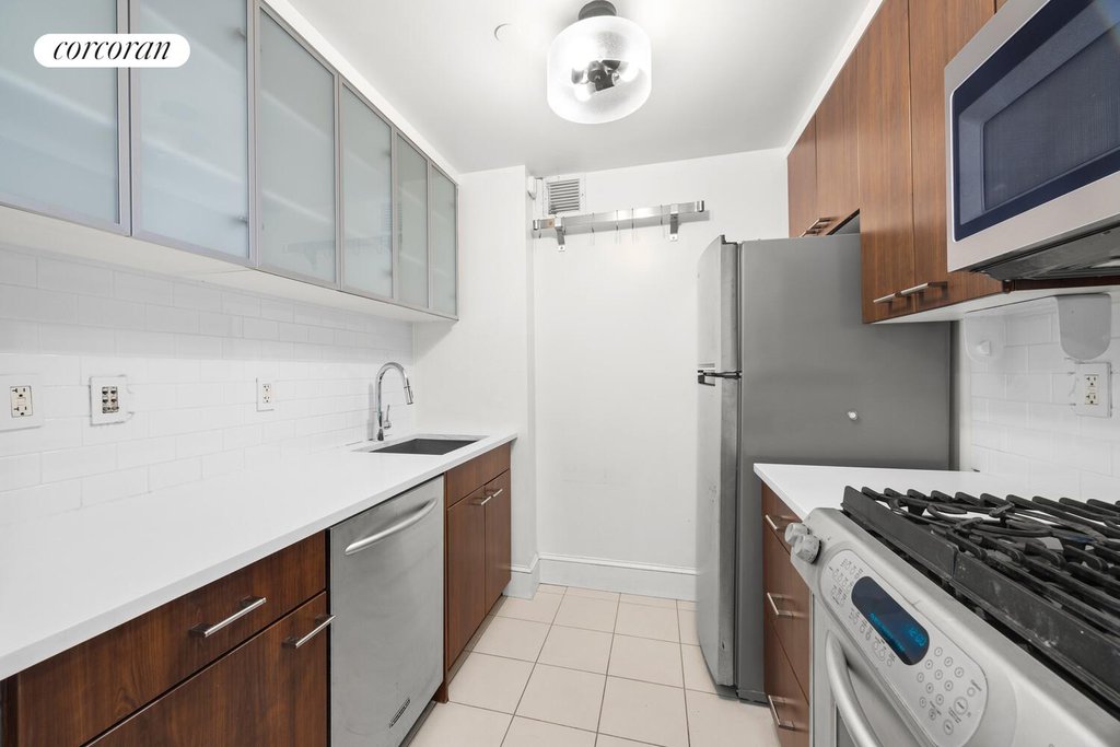 217 East 96th Street, Unit 31F photo 3