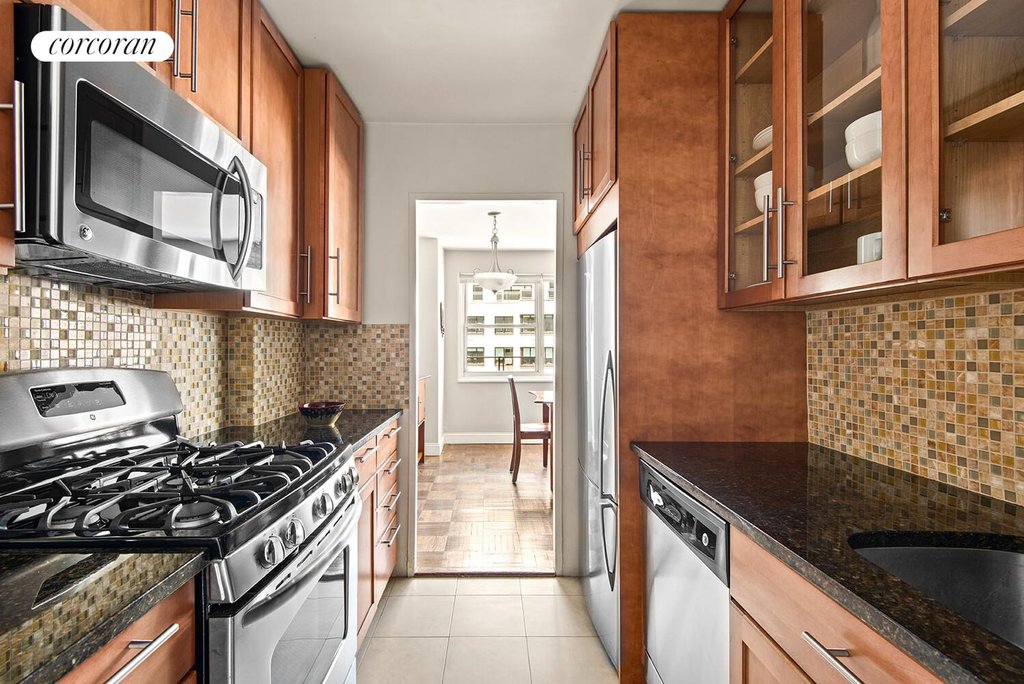 201 East 66th Street, Unit 16B photo 3