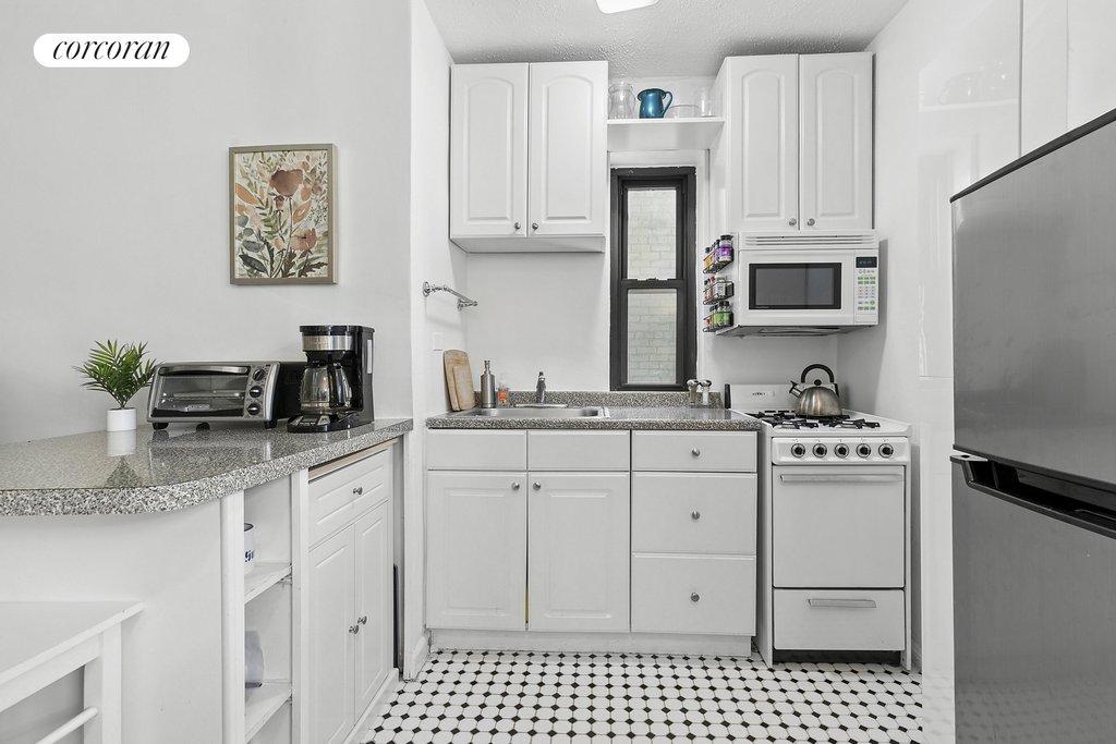 505 East 82nd Street, Unit 5H