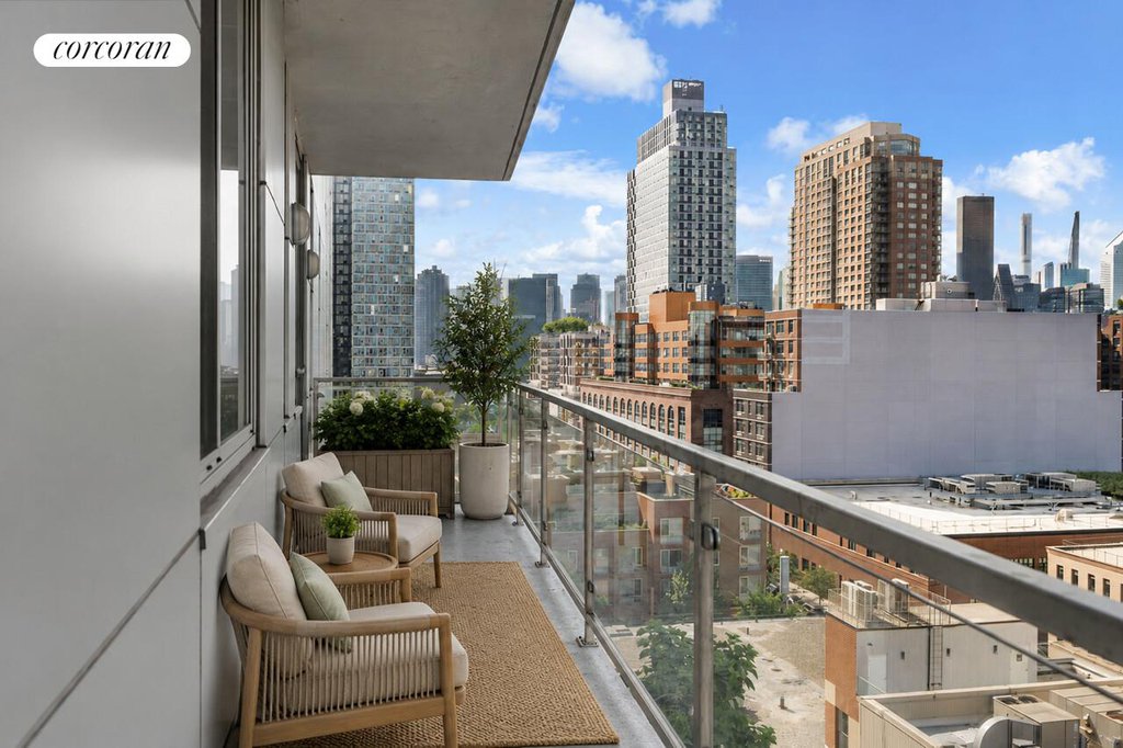 5-19 Borden Avenue, Unit 9J