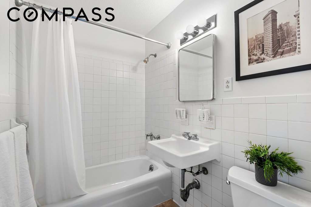 90 Gold Street, Unit 14J photo 5
