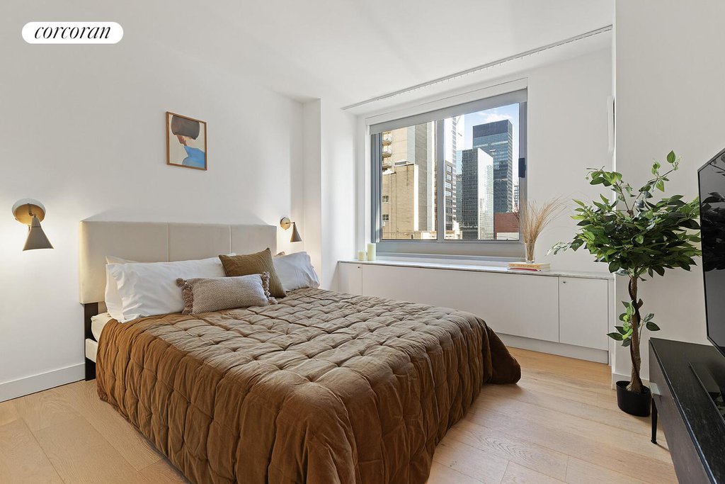 234 East 46th Street, Unit 1504 photo 4