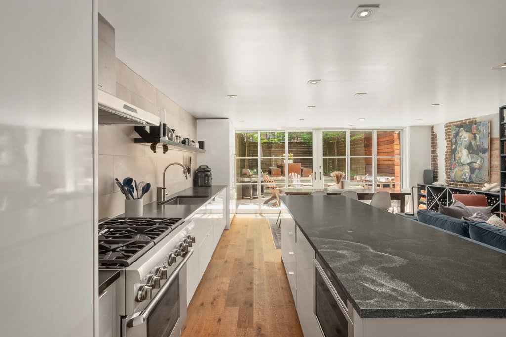 310 East 51st Street, Unit 1 photo 9
