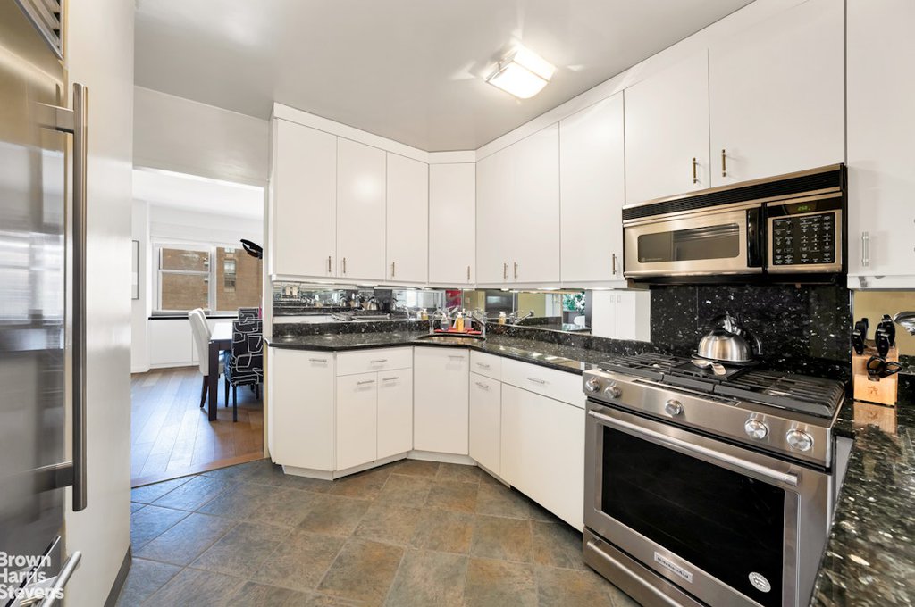 340 East 64th Street, Unit 10H photo 4