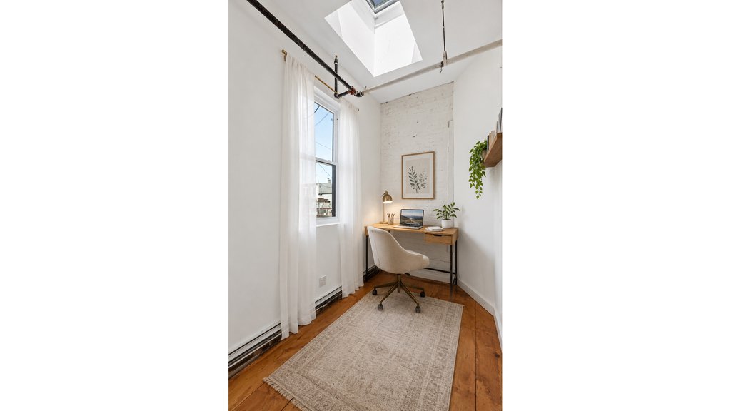 17 Thames Street – For Sale photo 4