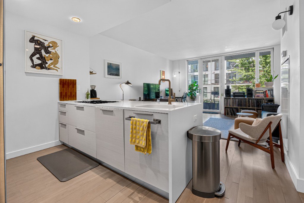 5-19 Borden Avenue, Unit 2C photo 6