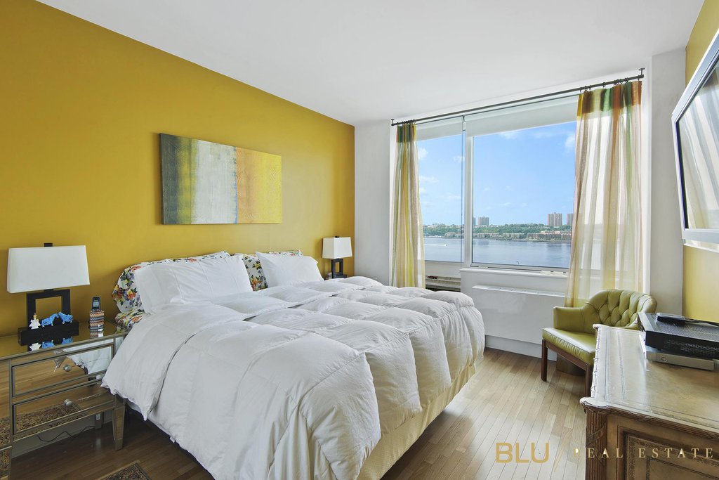 120 Riverside Boulevard, Unit 10E photo 3