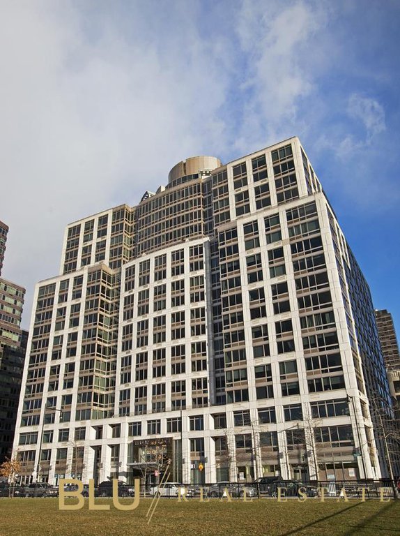 120 Riverside Boulevard, Unit 10E photo 9