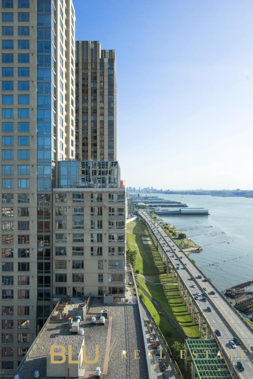 240 Riverside Boulevard, Unit 28BC photo 15