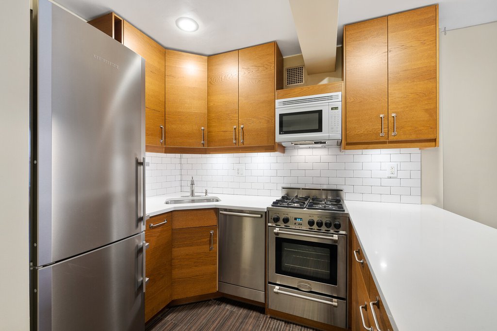 229 East 28th Street, Unit 4M photo 3