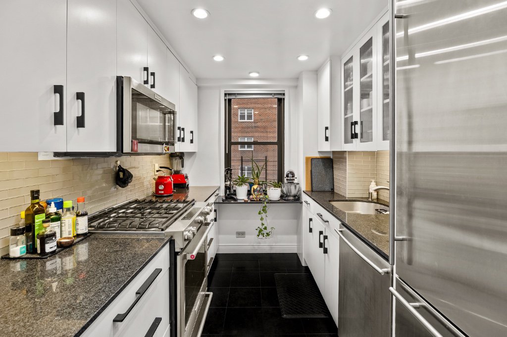 175 East 74th Street, Unit 12C photo 9
