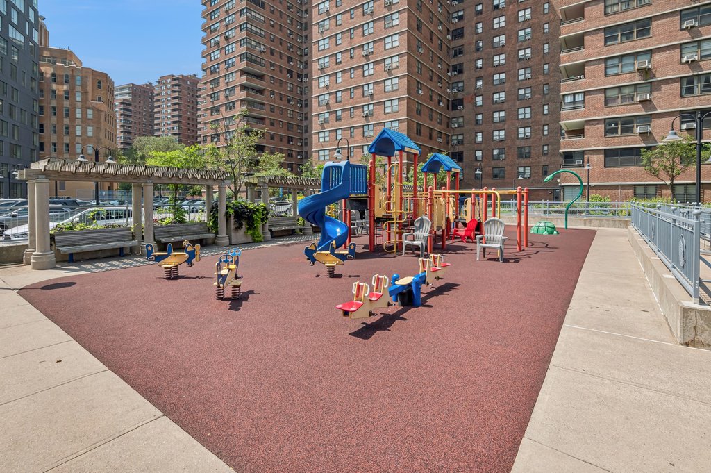387 Grand Street, Unit K1107 photo 17