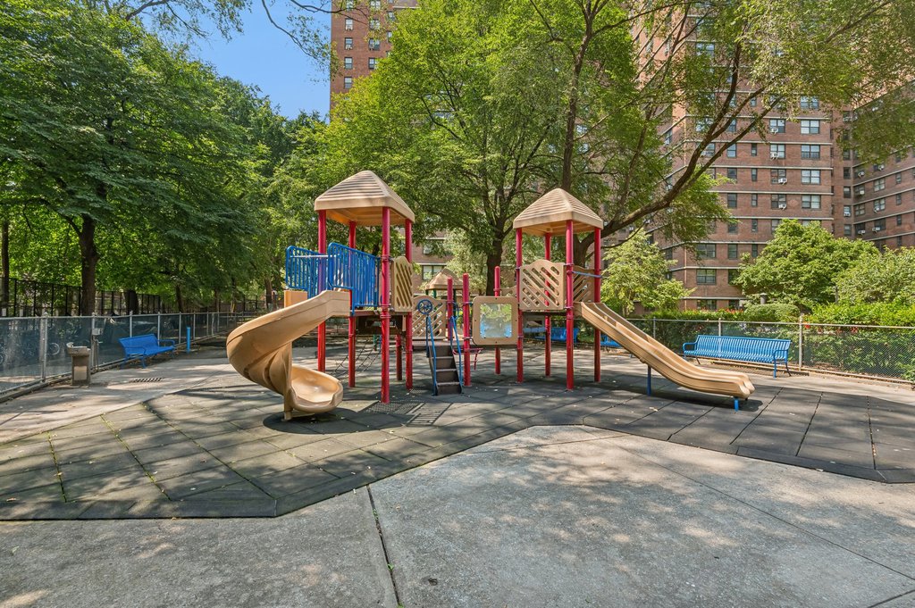 387 Grand Street, Unit K1107 photo 23