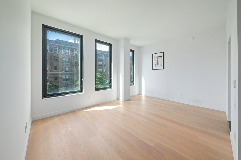 21-21 31st Street, Unit 3H photo 2