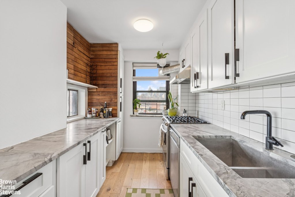 264 East Broadway, Unit C1107 photo 6