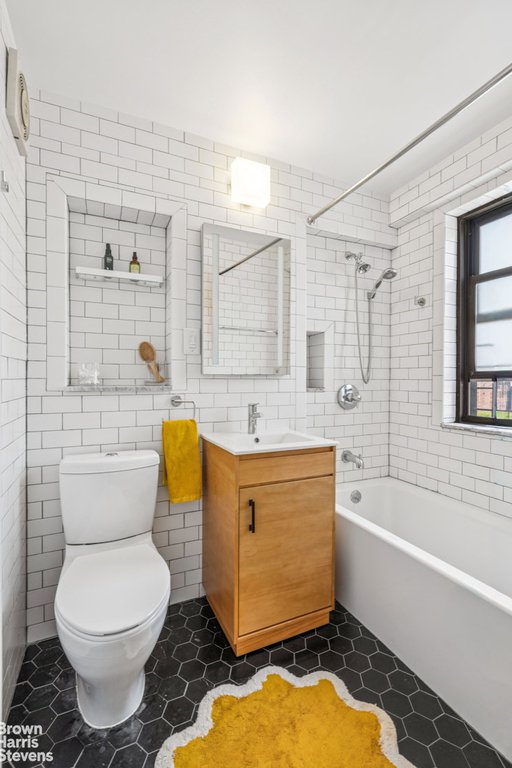 264 East Broadway, Unit C1107 photo 8